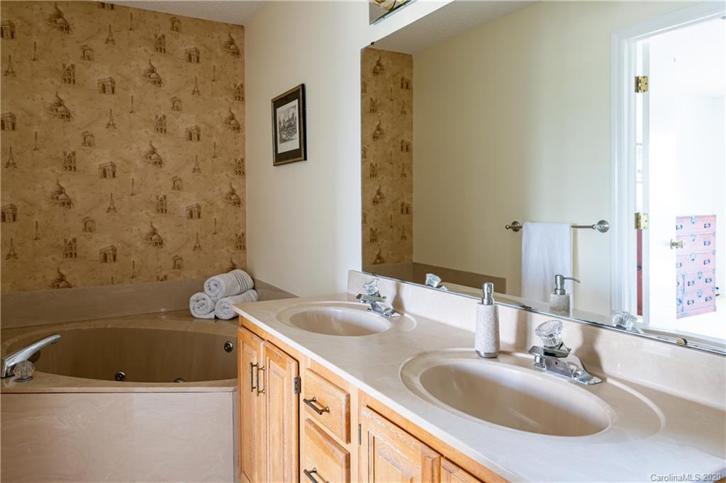23 Ridgeview Way Asheville NC 28803