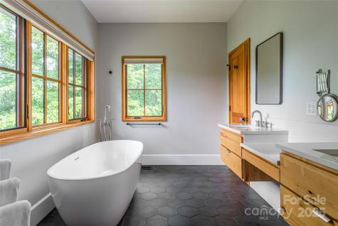 7 Bee Balm Way Asheville NC 28804