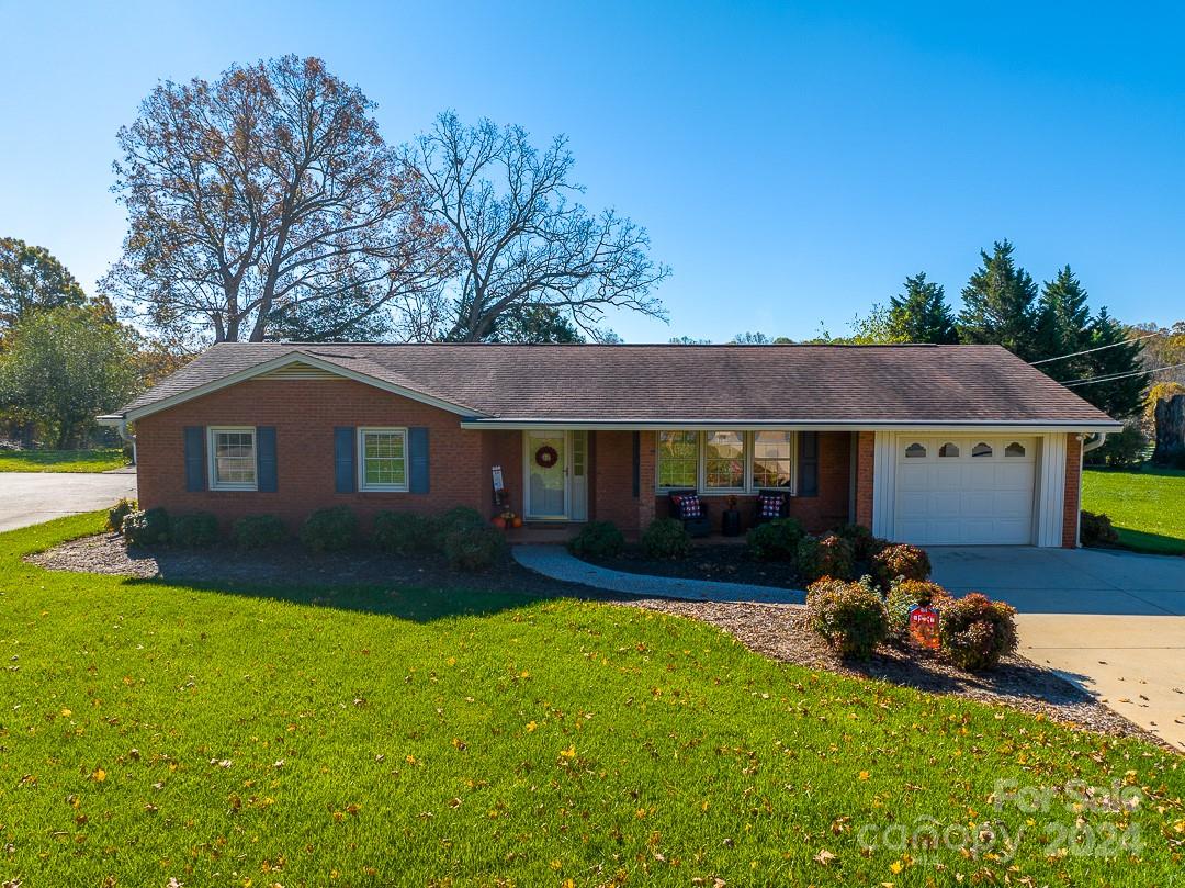 2101 Colonial Lane Hickory NC 28601