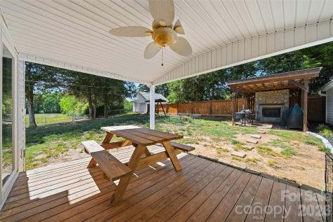 4039 Hartland Road Lenoir NC 28645