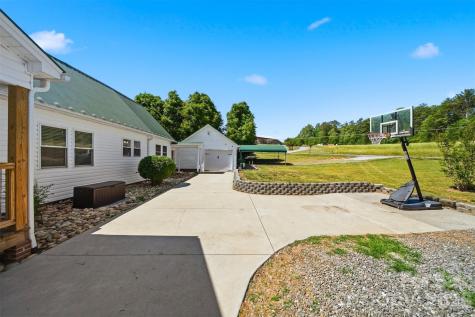 4039 Hartland Road Lenoir NC 28645