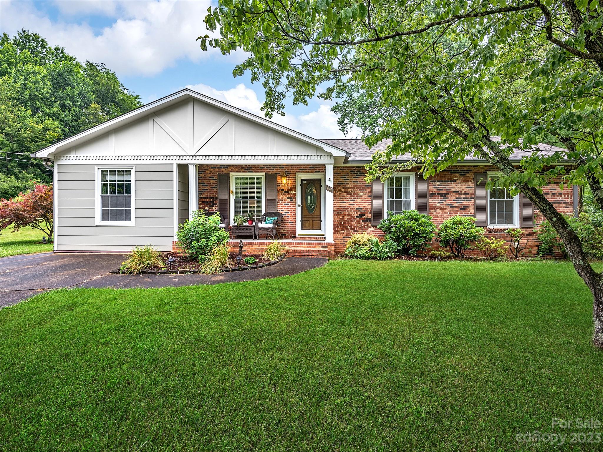 906 Greenwood Place Lenoir NC 28645