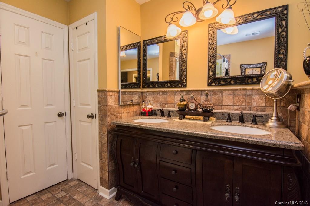 2331 Hunters Bluff Drive Matthews NC 28105