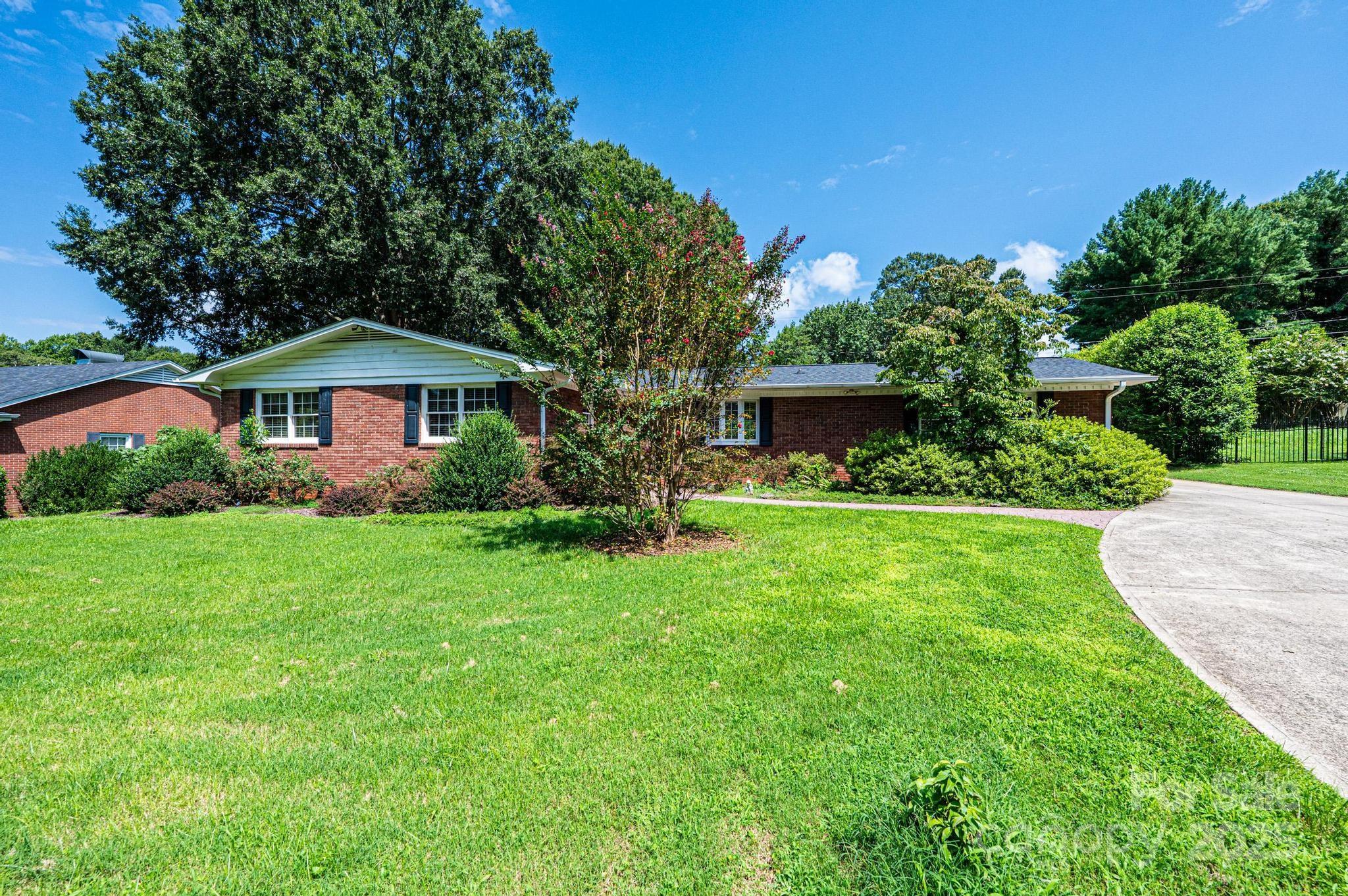 44 32nd Avenue NW Hickory NC 28601