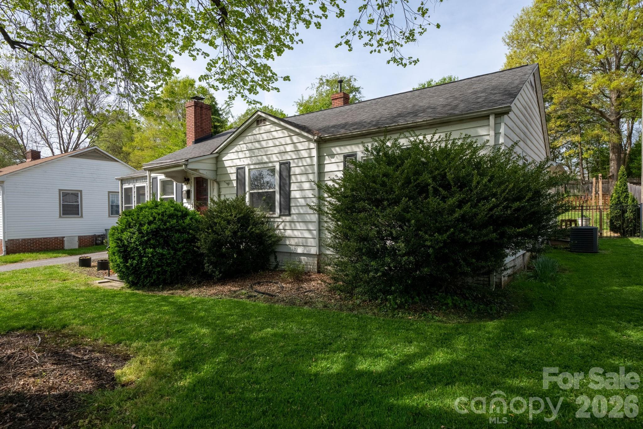 1339 11th Street NW Hickory NC 28601