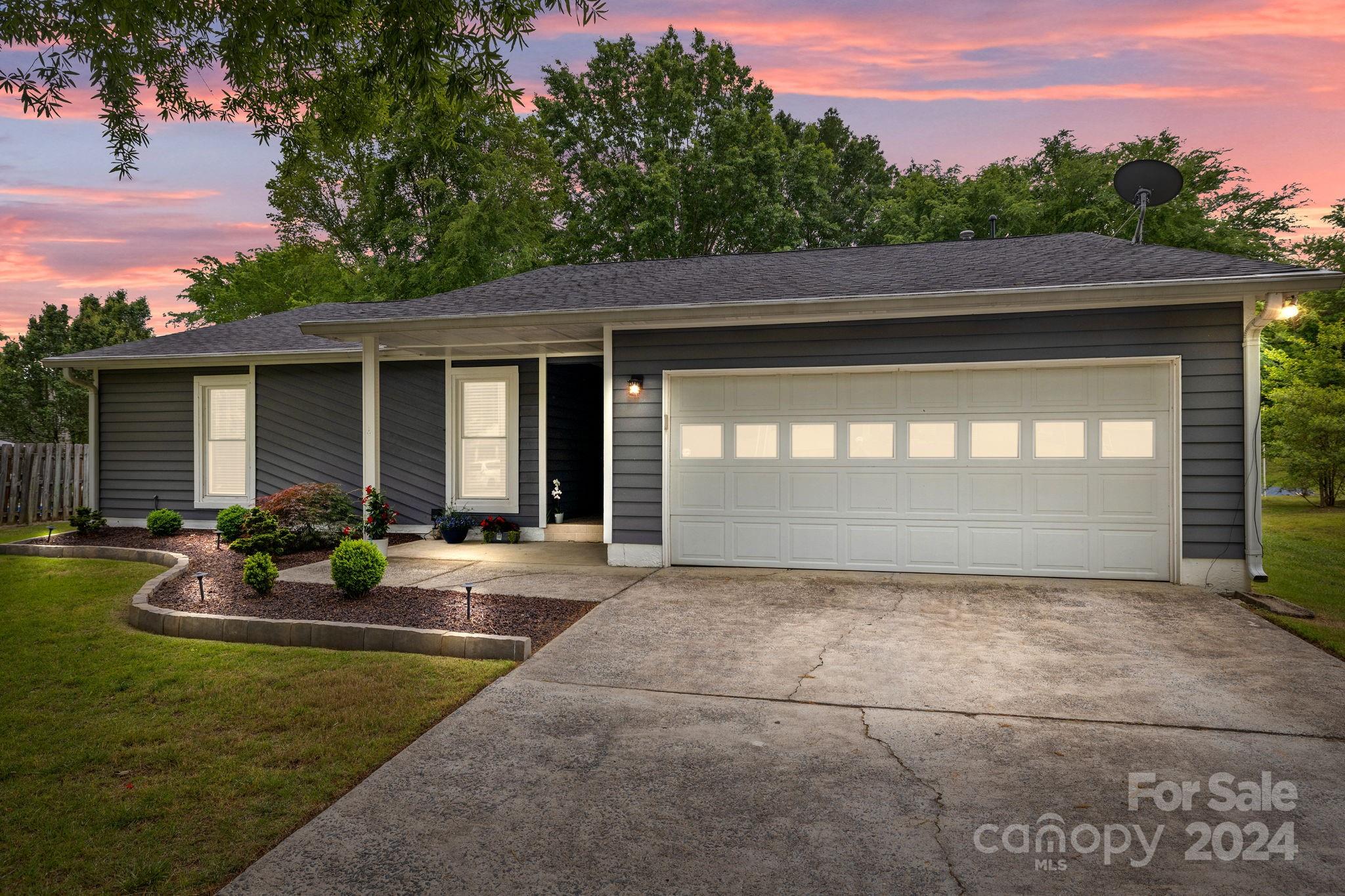 10933 Coachman Circle Charlotte NC 28277