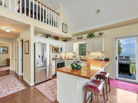 107 Fawns Rest Black Mountain NC 28711