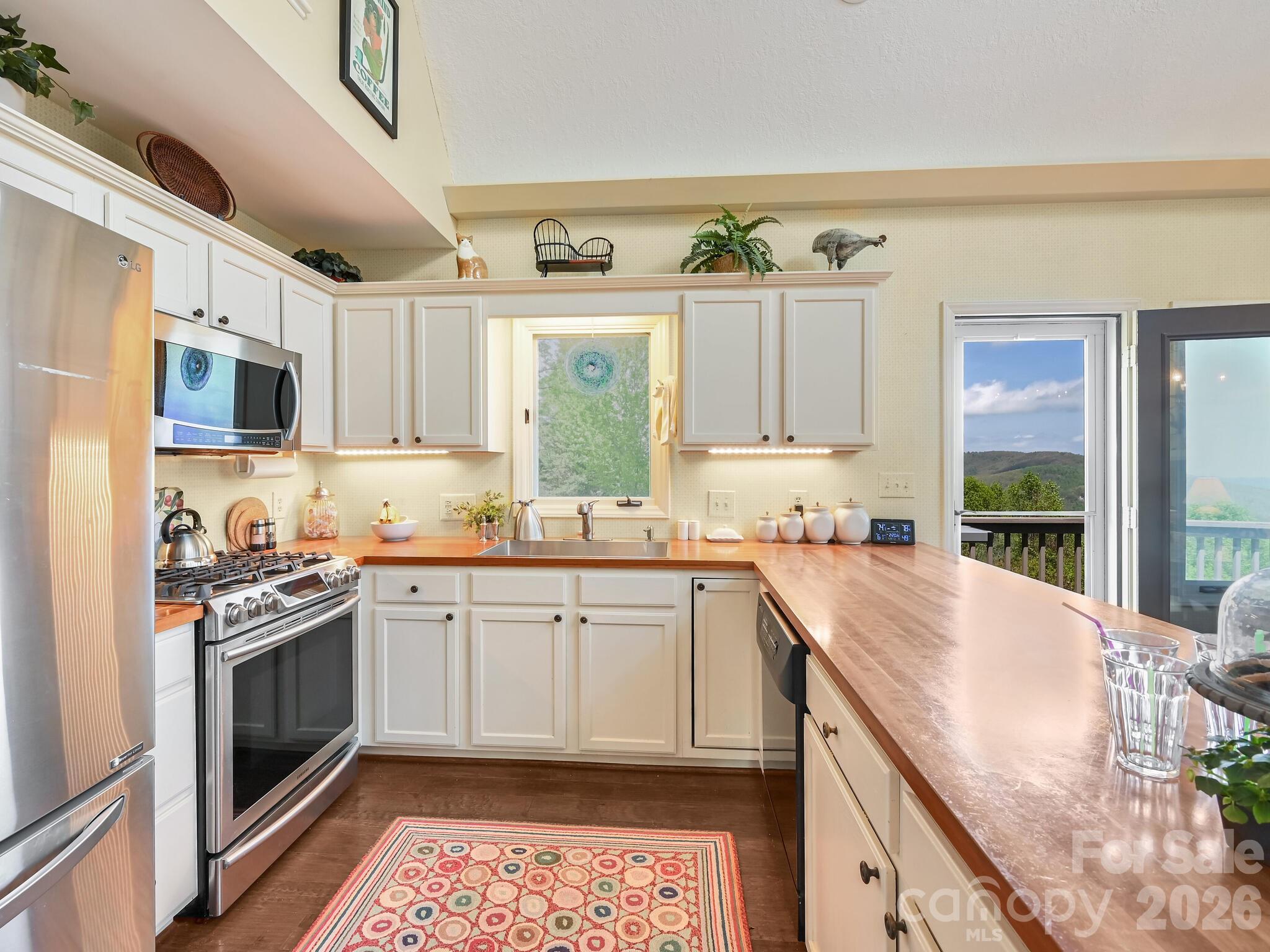 107 Fawns Rest Black Mountain NC 28711