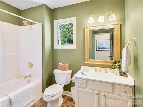 107 Fawns Rest Black Mountain NC 28711