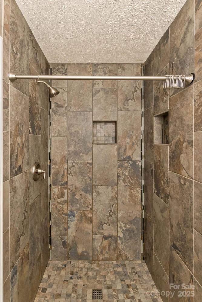 689 New Haw Creek Road Asheville NC 28805