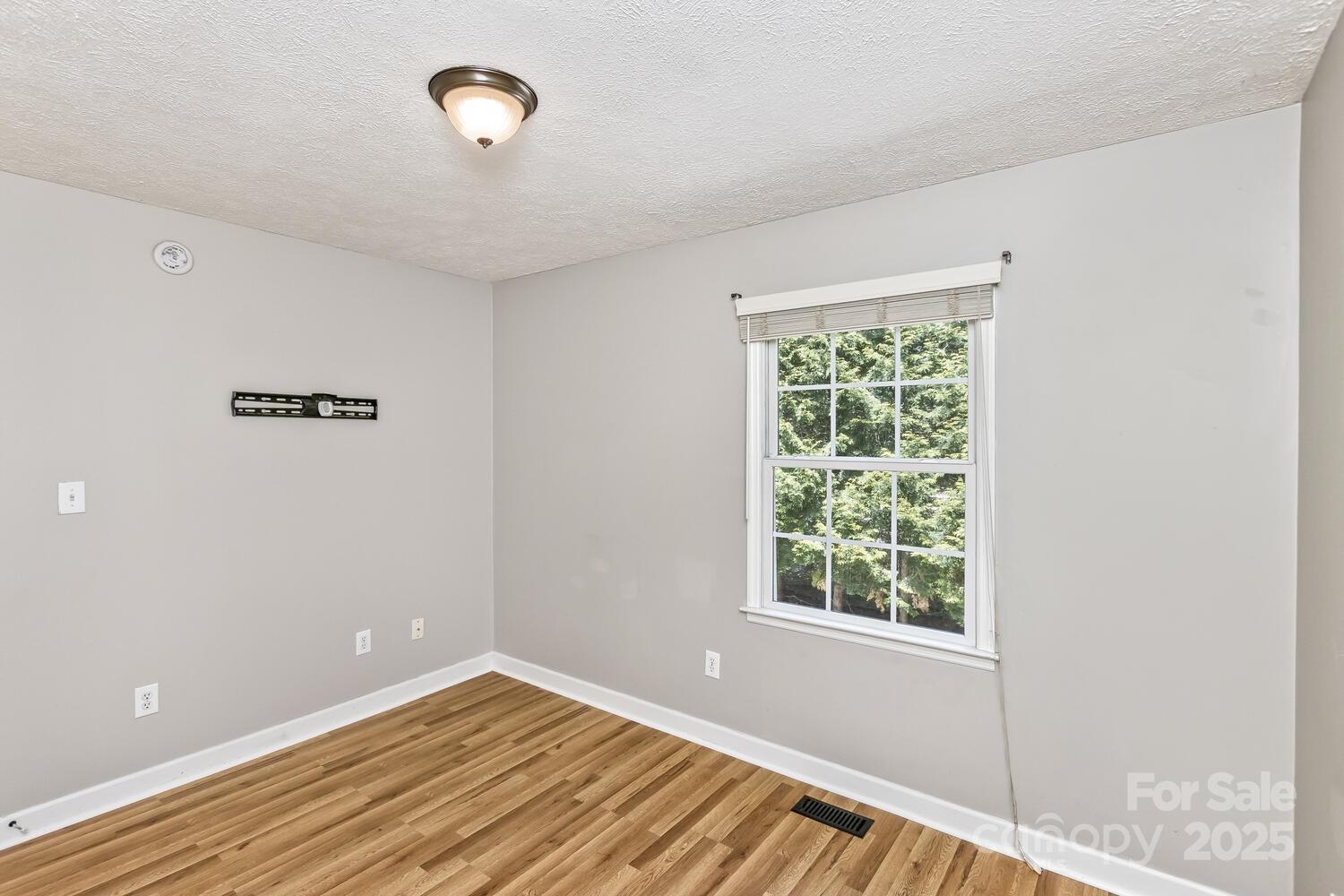 689 New Haw Creek Road Asheville NC 28805