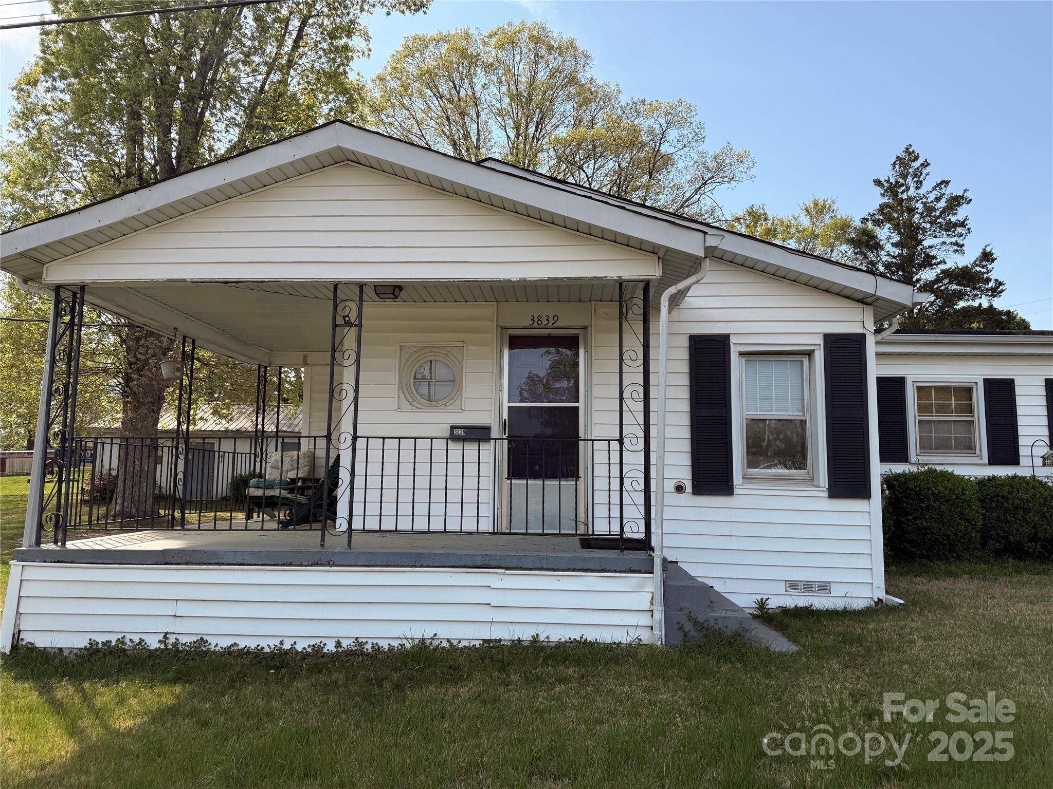 3839 1st Avenue NW Hickory NC 28601