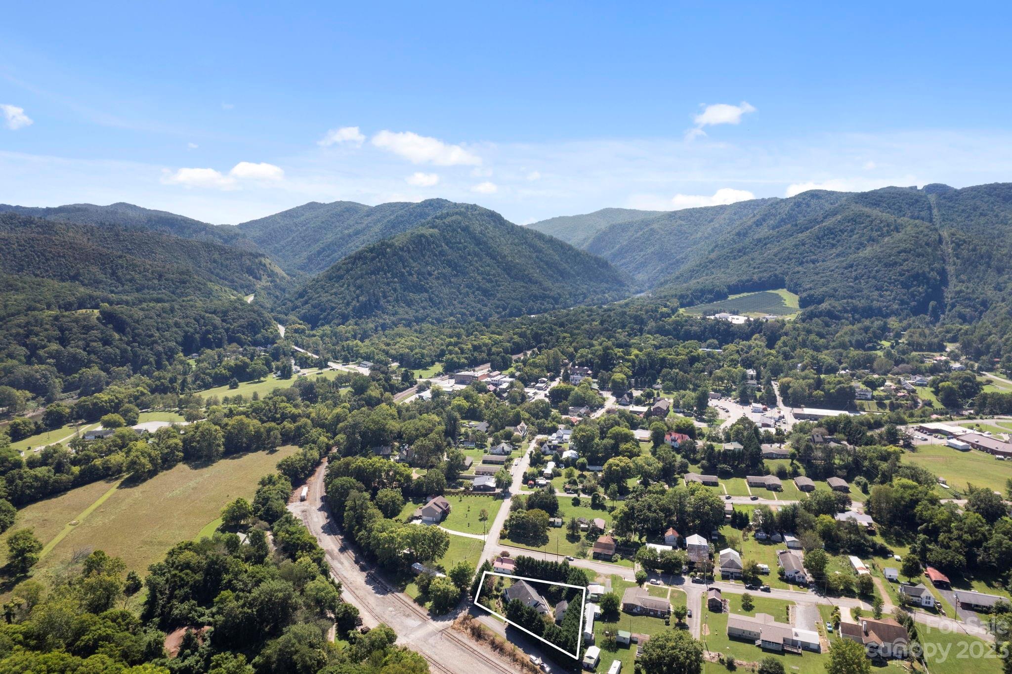 320 River Drive Hot Springs NC 28743