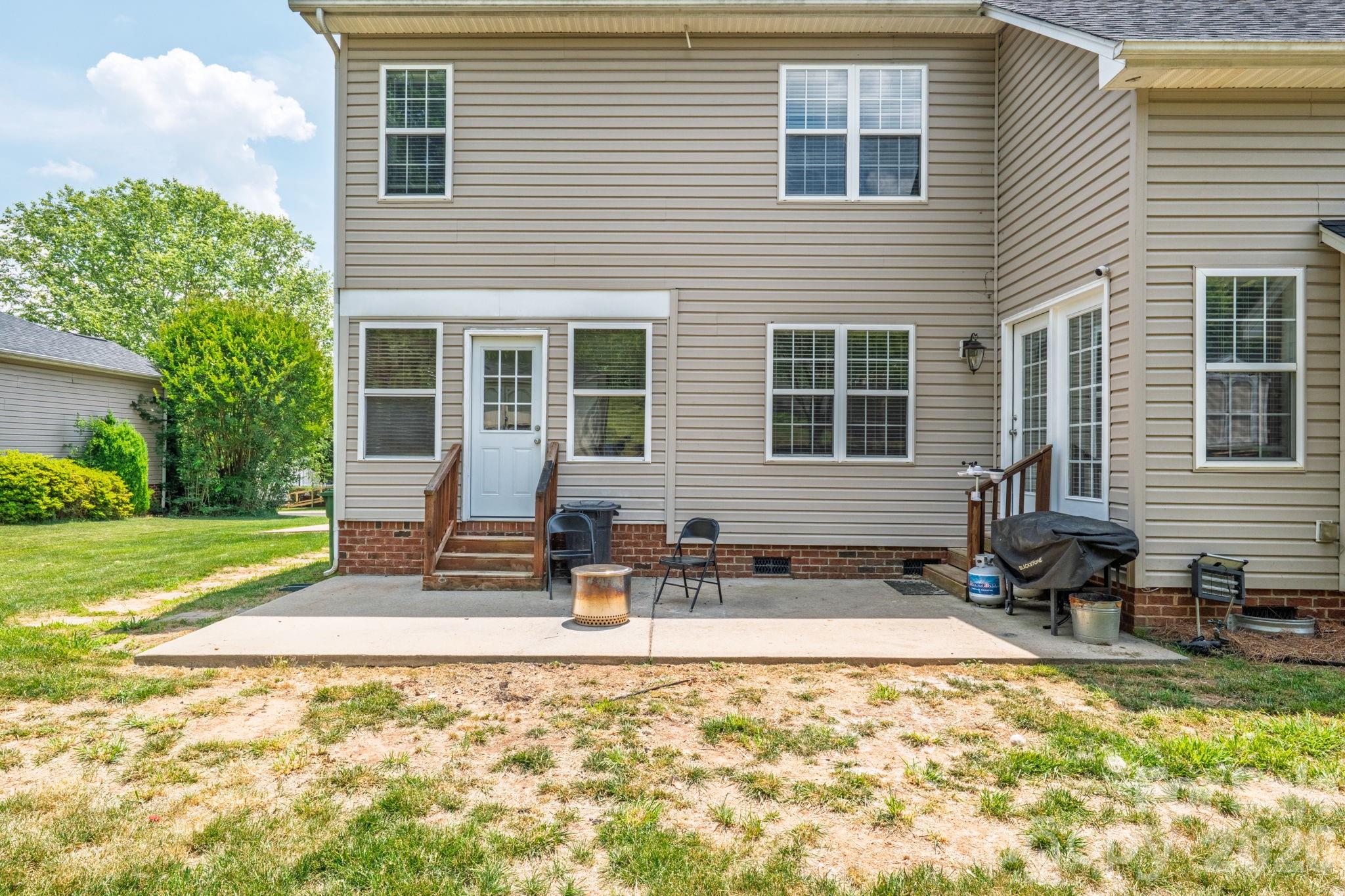 208 Deerfield Drive Mount Holly NC 28120