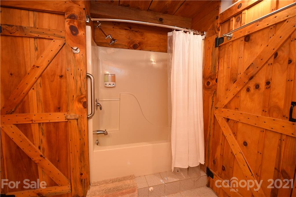 32 A & W Lane Green Mountain NC 28740