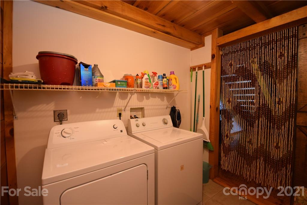 32 A & W Lane Green Mountain NC 28740