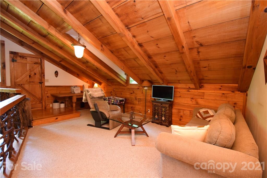 32 A & W Lane Green Mountain NC 28740