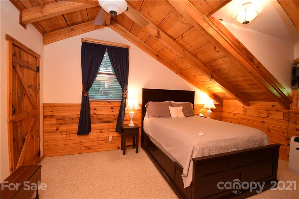 32 A & W Lane Green Mountain NC 28740