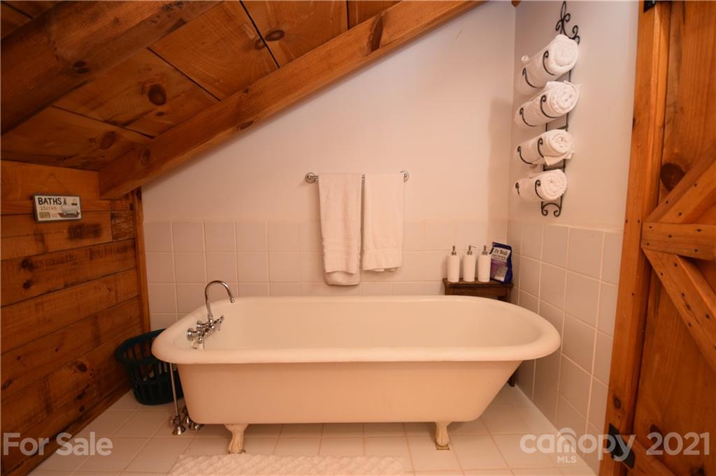 32 A & W Lane Green Mountain NC 28740