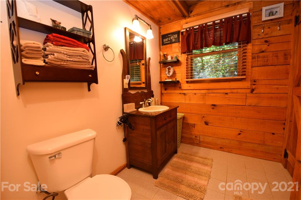 32 A & W Lane Green Mountain NC 28740