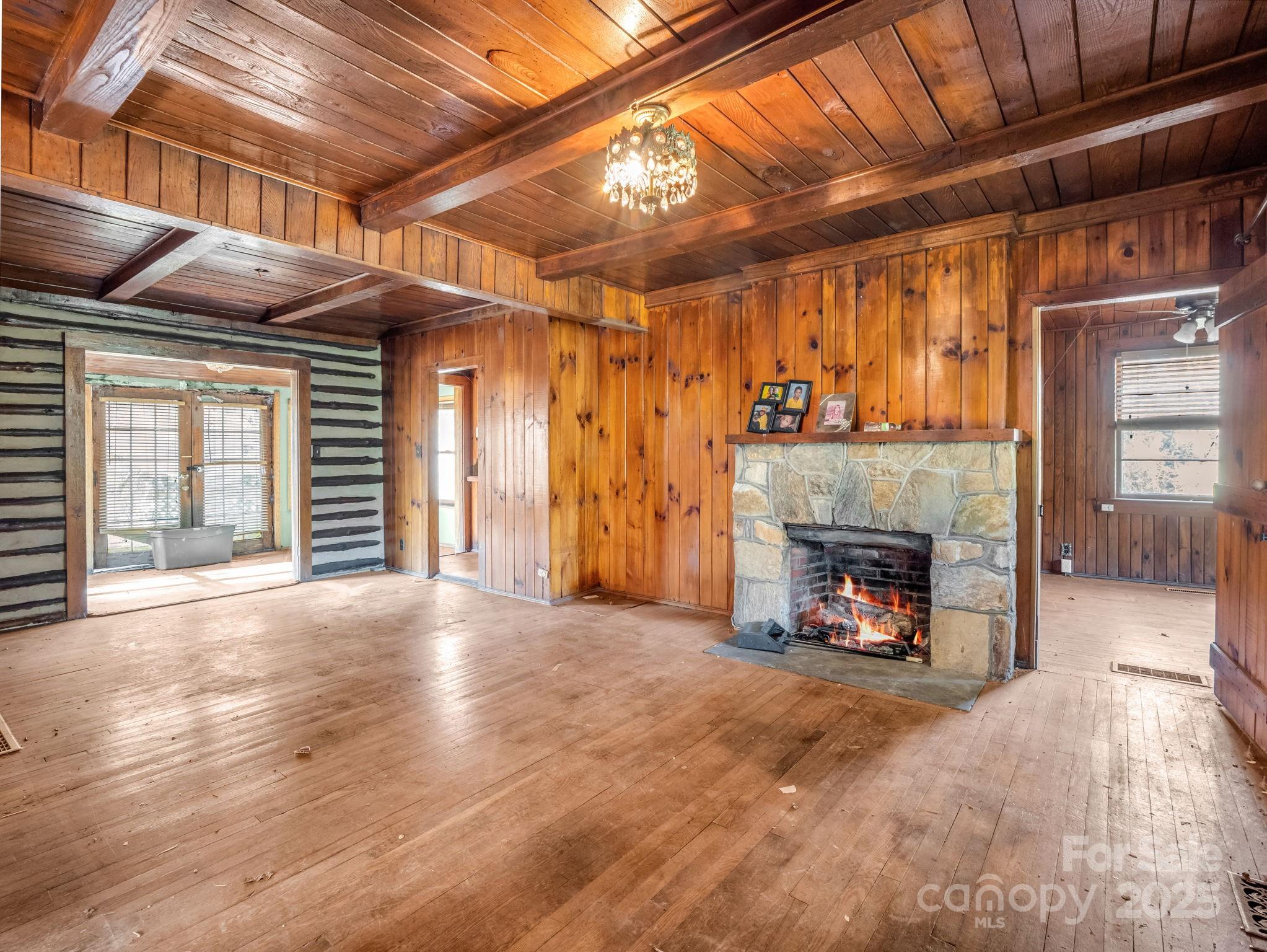 541 Broadway Street Hendersonville NC 28739