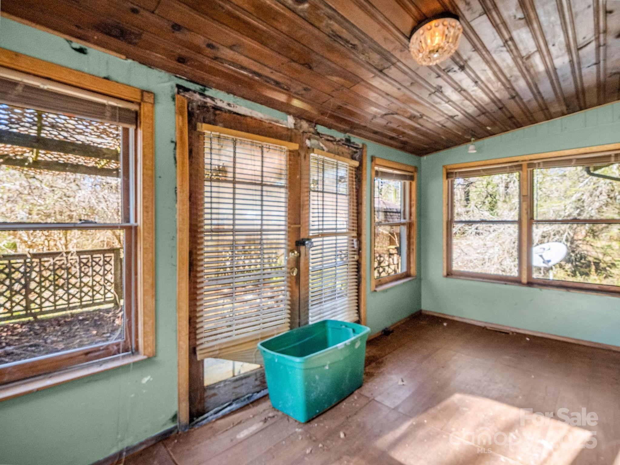 541 Broadway Street Hendersonville NC 28739