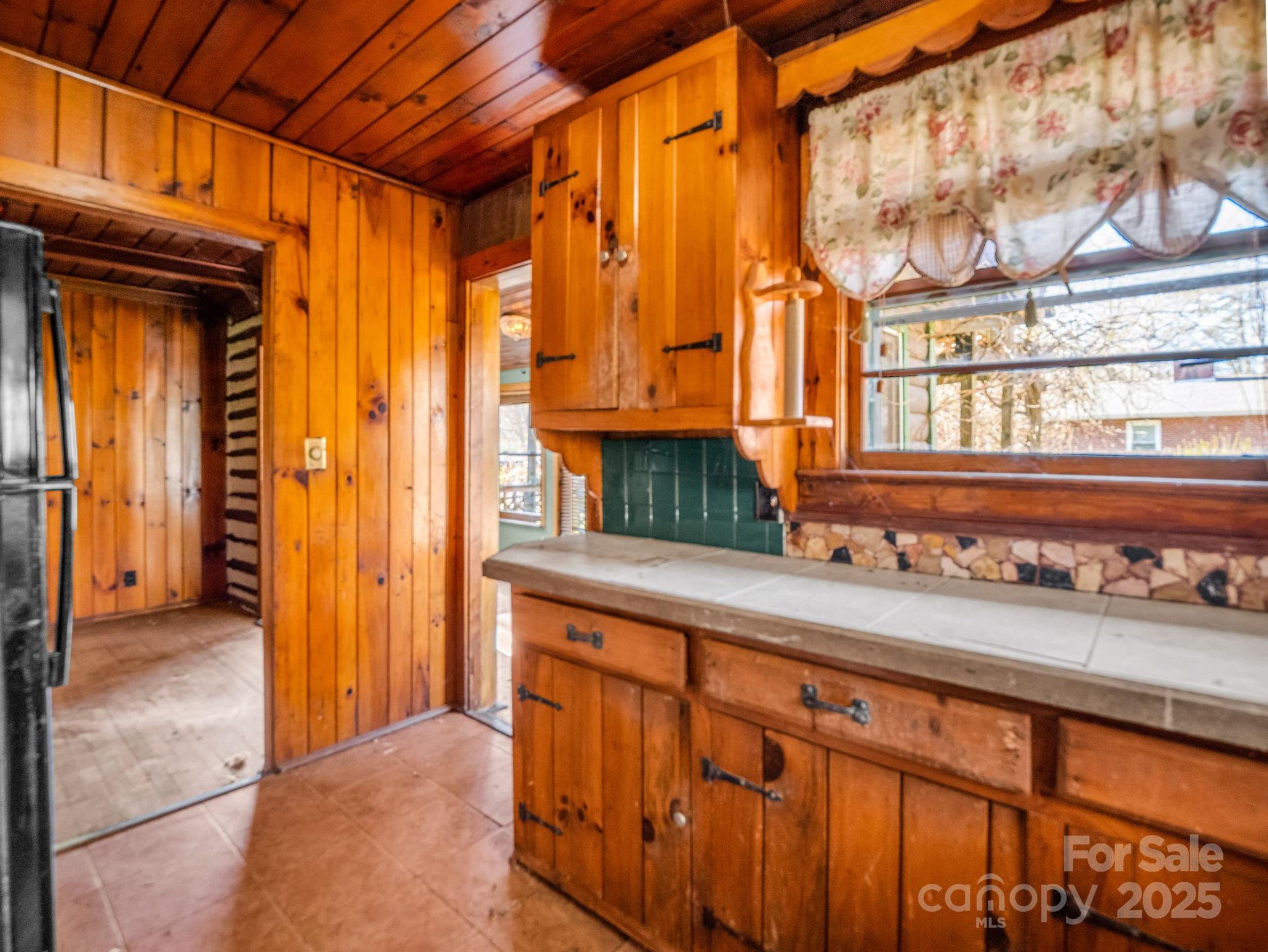 541 Broadway Street Hendersonville NC 28739