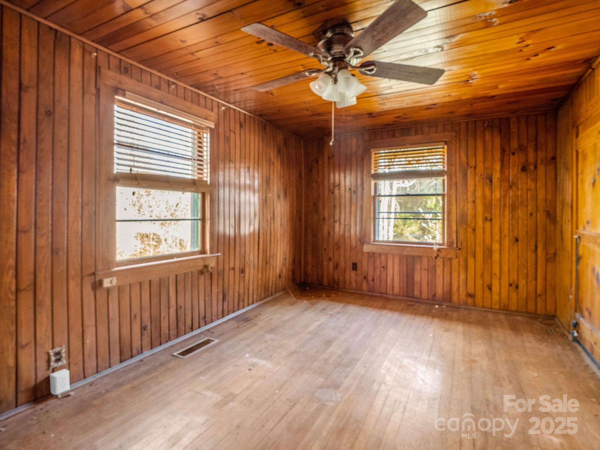 541 Broadway Street Hendersonville NC 28739