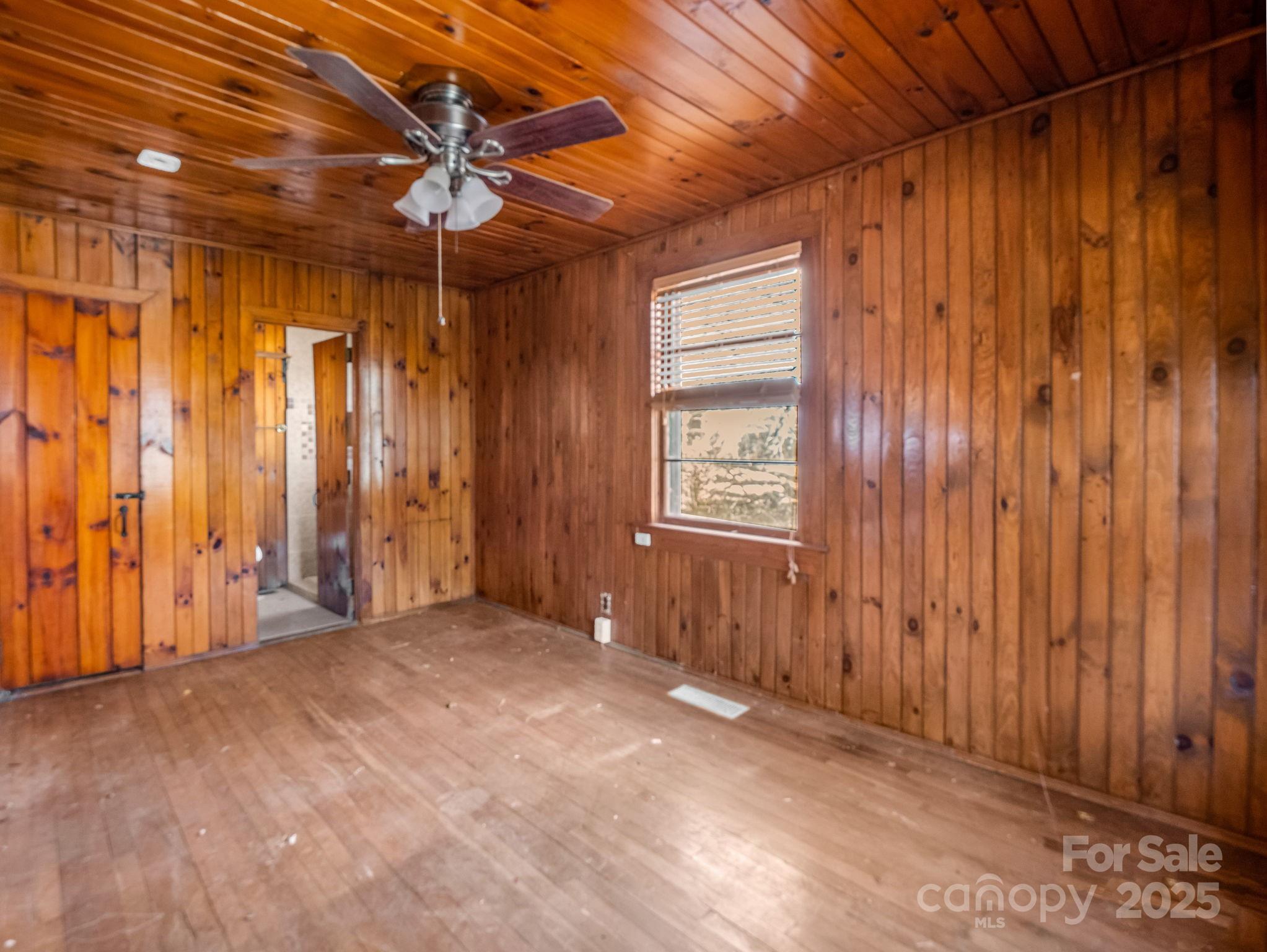 541 Broadway Street Hendersonville NC 28739