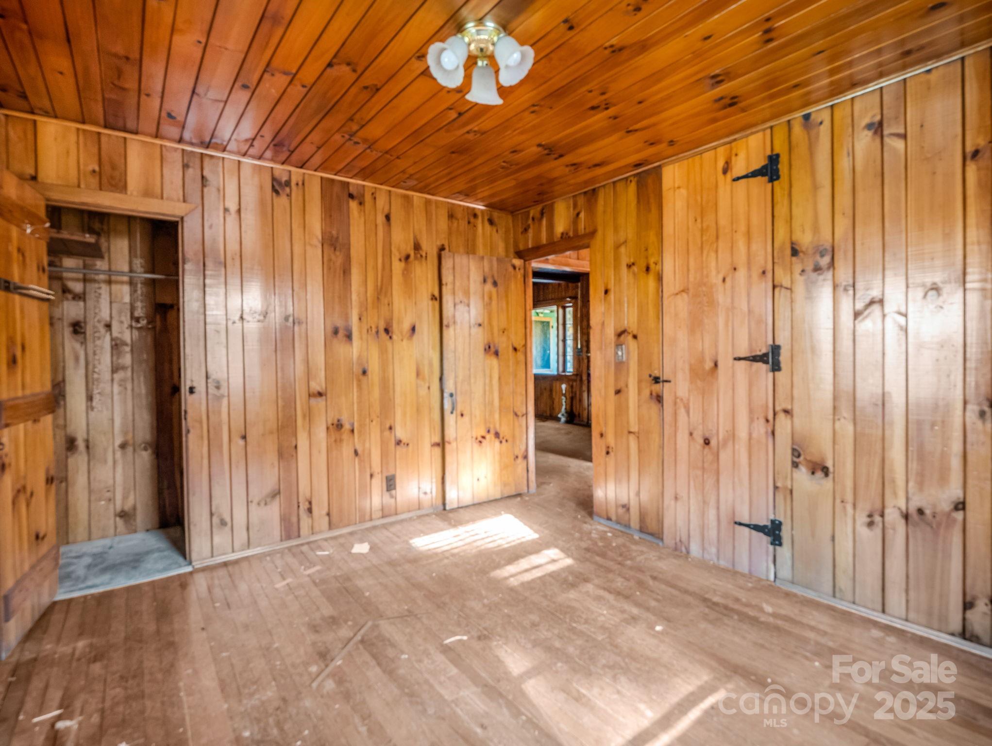541 Broadway Street Hendersonville NC 28739