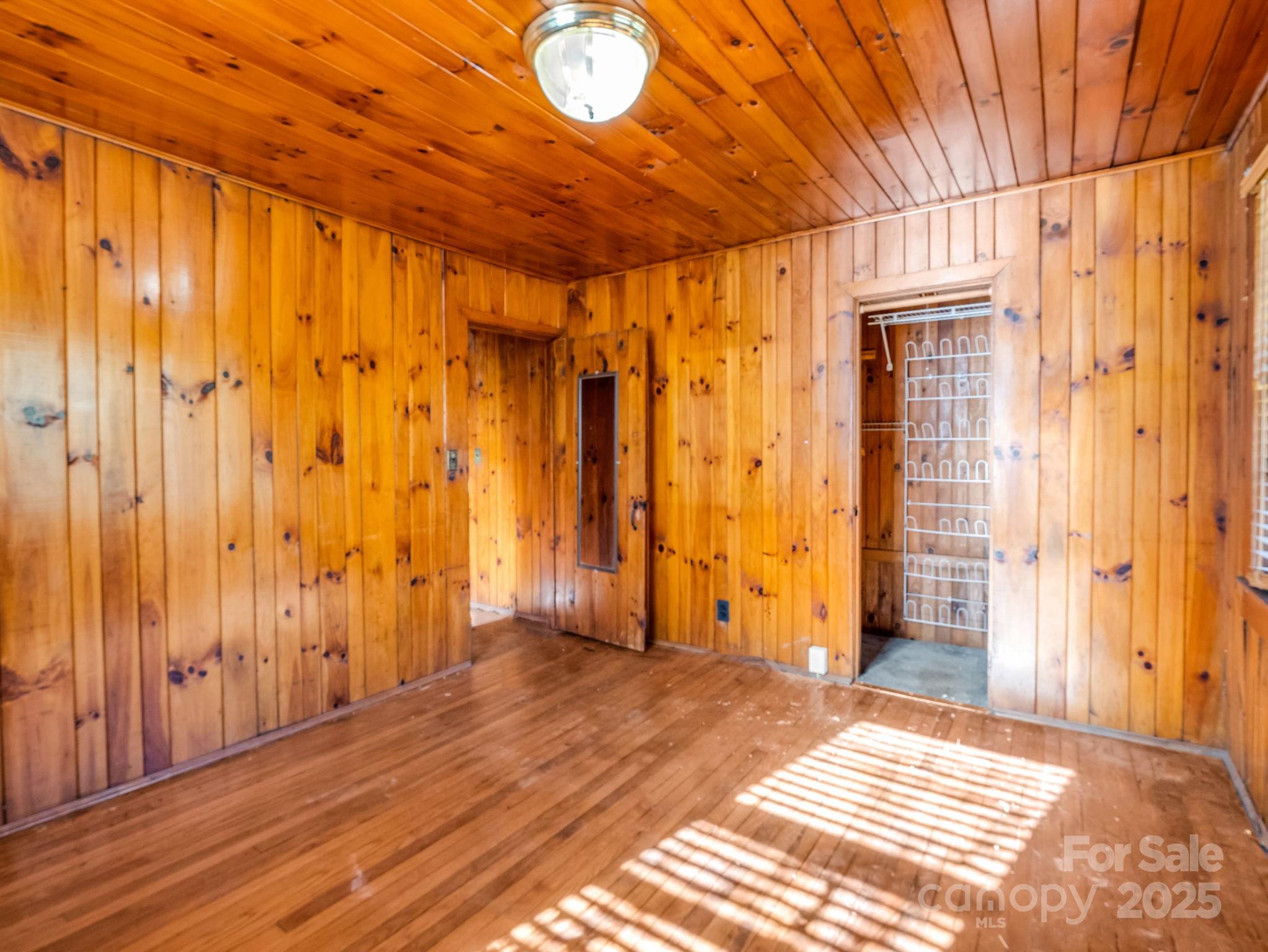 541 Broadway Street Hendersonville NC 28739