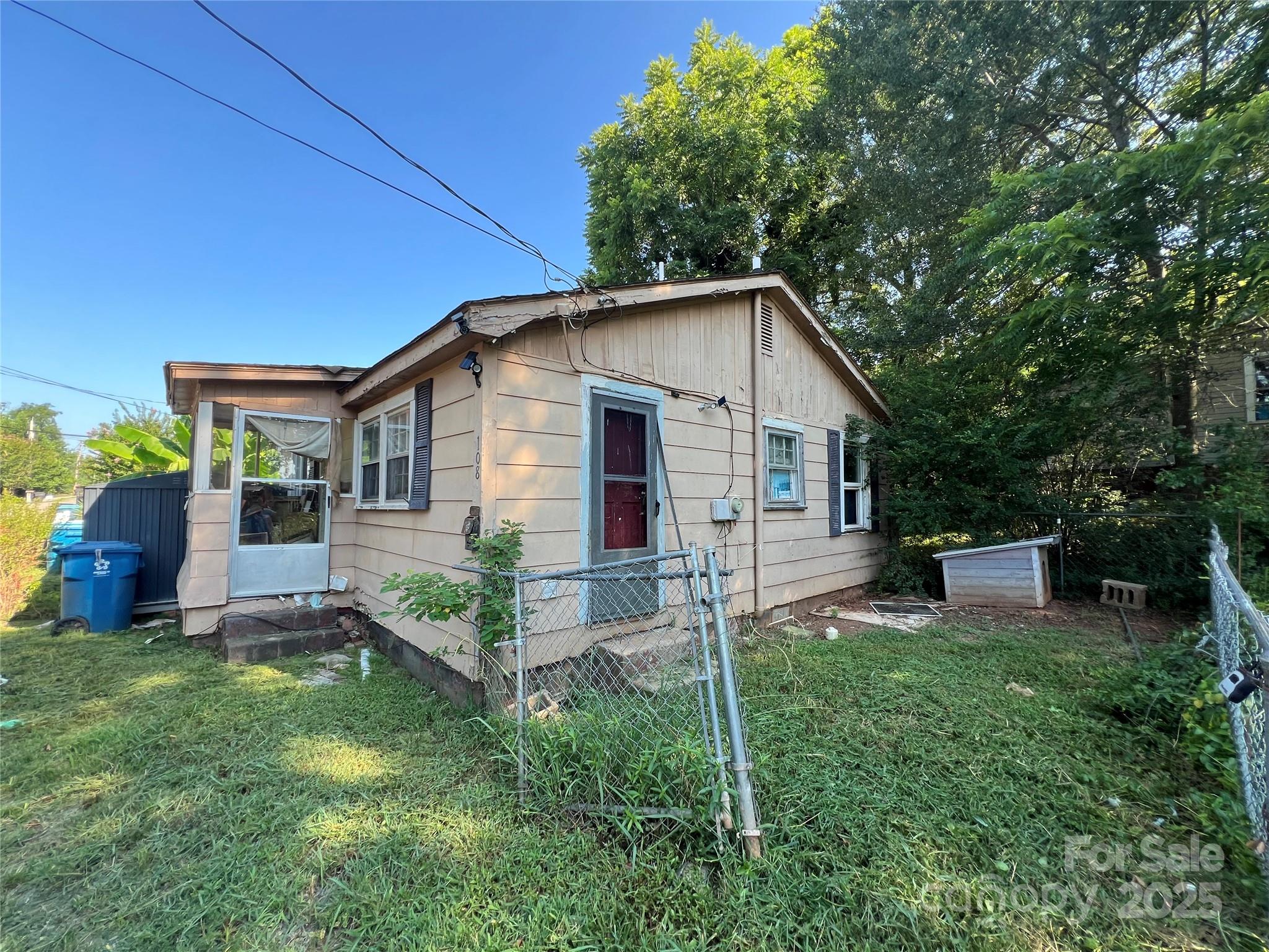 108 W Spruce Street Forest City NC 28043