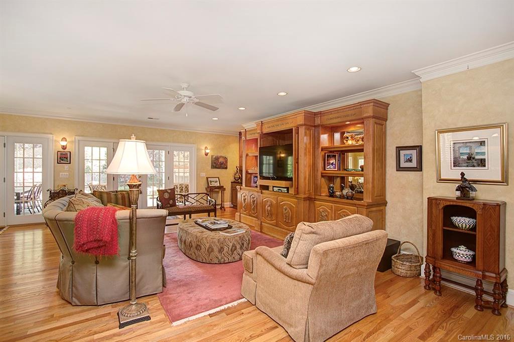 1543 Providence Drive Charlotte NC 28211