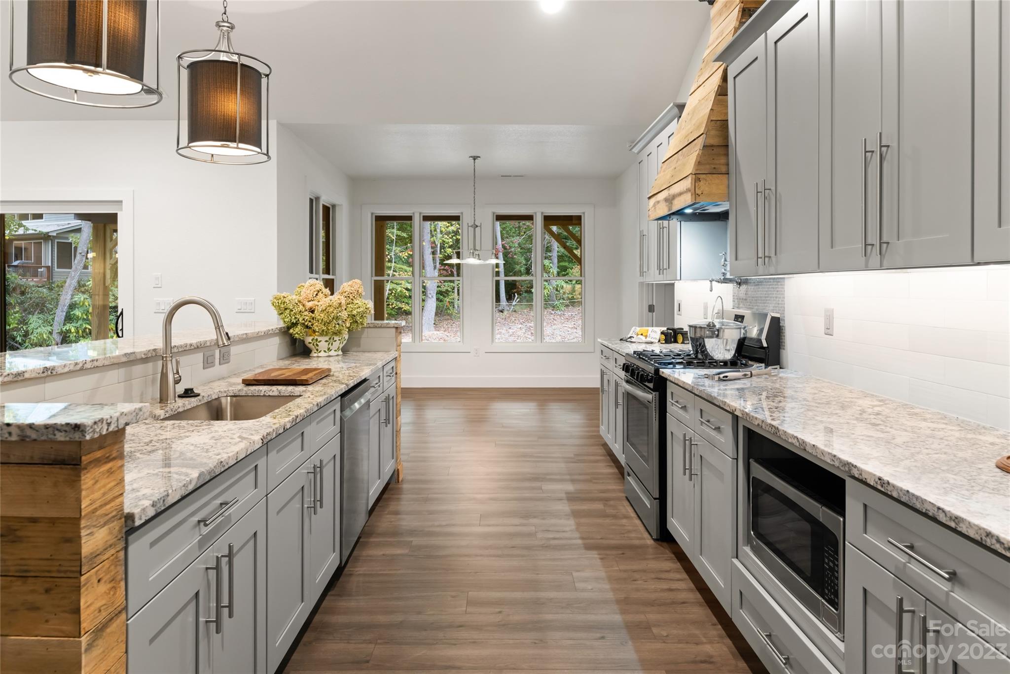 160 N Ridgeview Hill Drive Hendersonville NC 28791