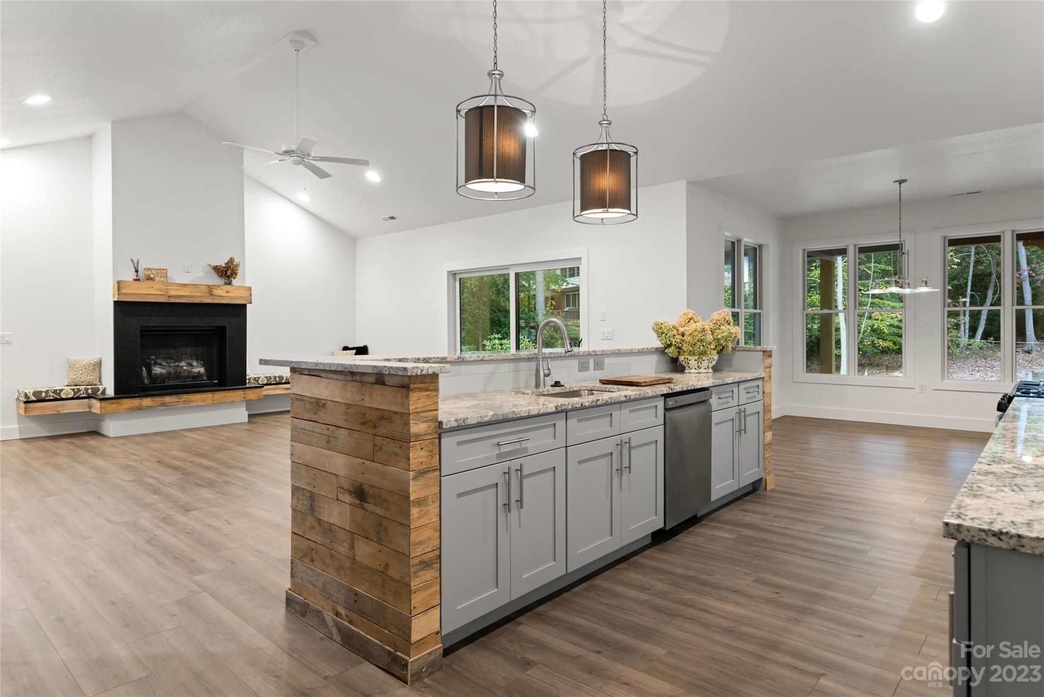 160 N Ridgeview Hill Drive Hendersonville NC 28791