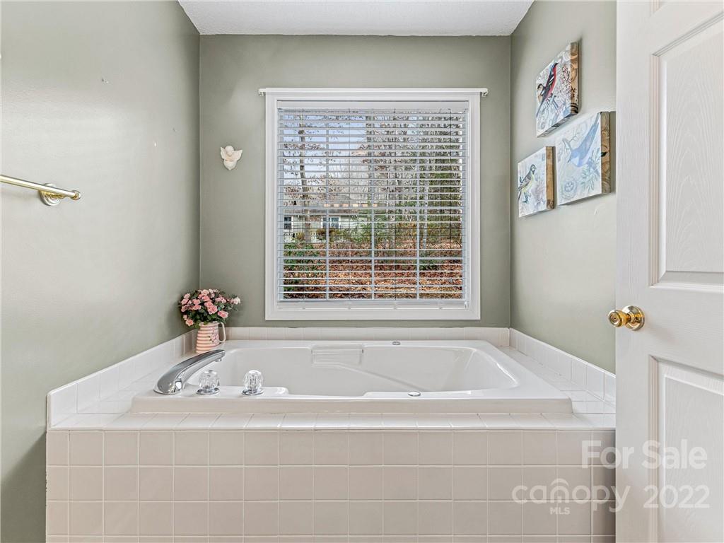 1421 Mountain Meadow Drive Hendersonville NC 28739