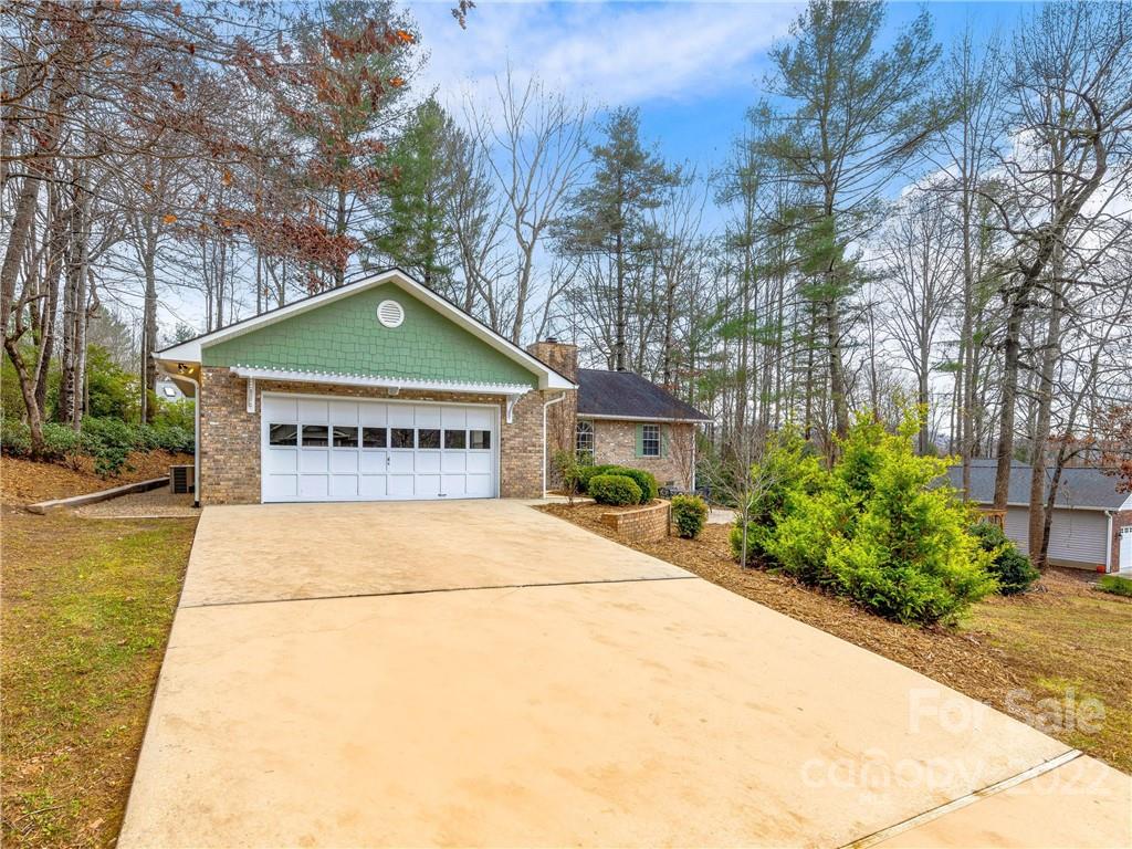 1421 Mountain Meadow Drive Hendersonville NC 28739