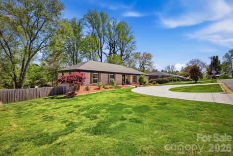 906 Hemlock Drive NE Lenoir NC 28645