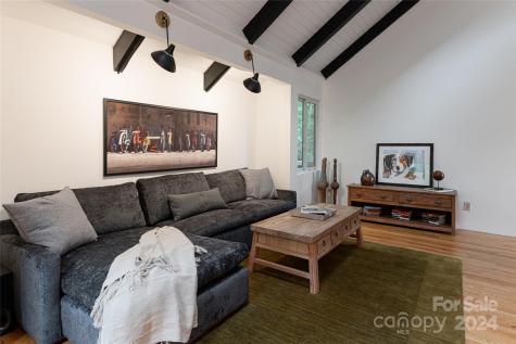 219 Lambeth Walk Fairview NC 28730