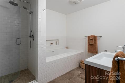 219 Lambeth Walk Fairview NC 28730