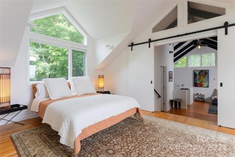 219 Lambeth Walk Fairview NC 28730