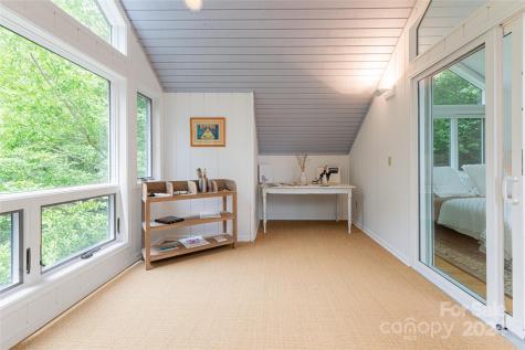 219 Lambeth Walk Fairview NC 28730