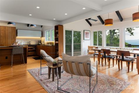 219 Lambeth Walk Fairview NC 28730