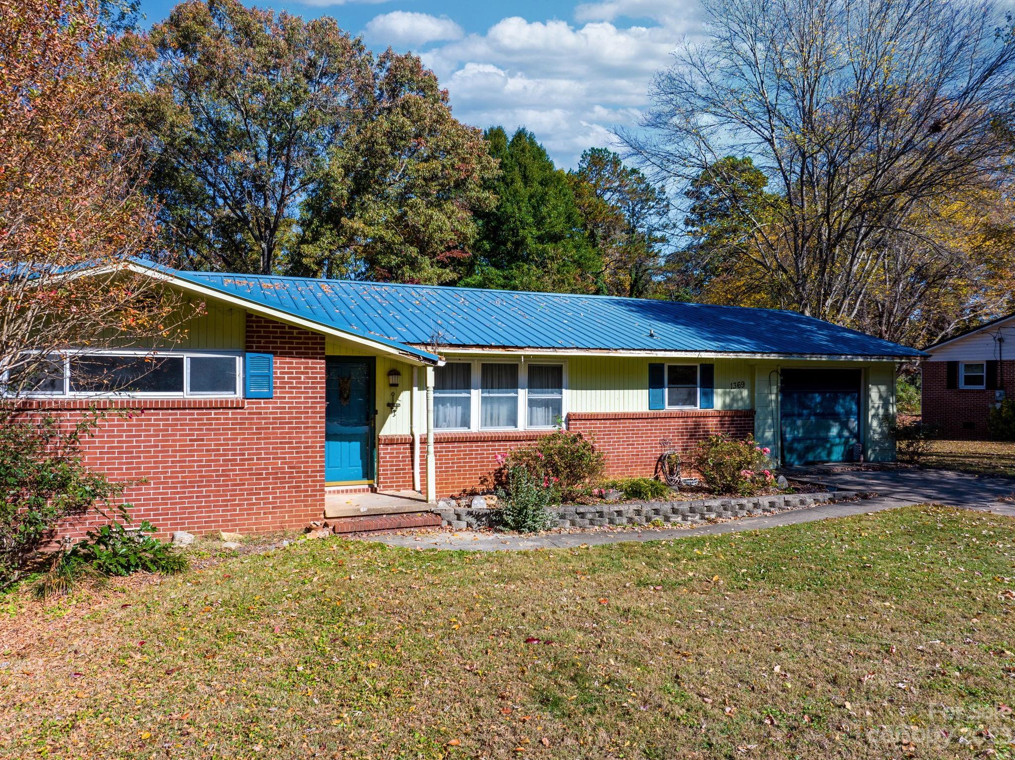 1369 19th Avenue NE Hickory NC 28601
