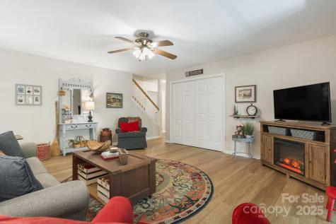 12 New Cross South Asheville NC 28805