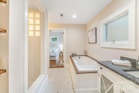 24 Warwick Road Asheville NC 28803