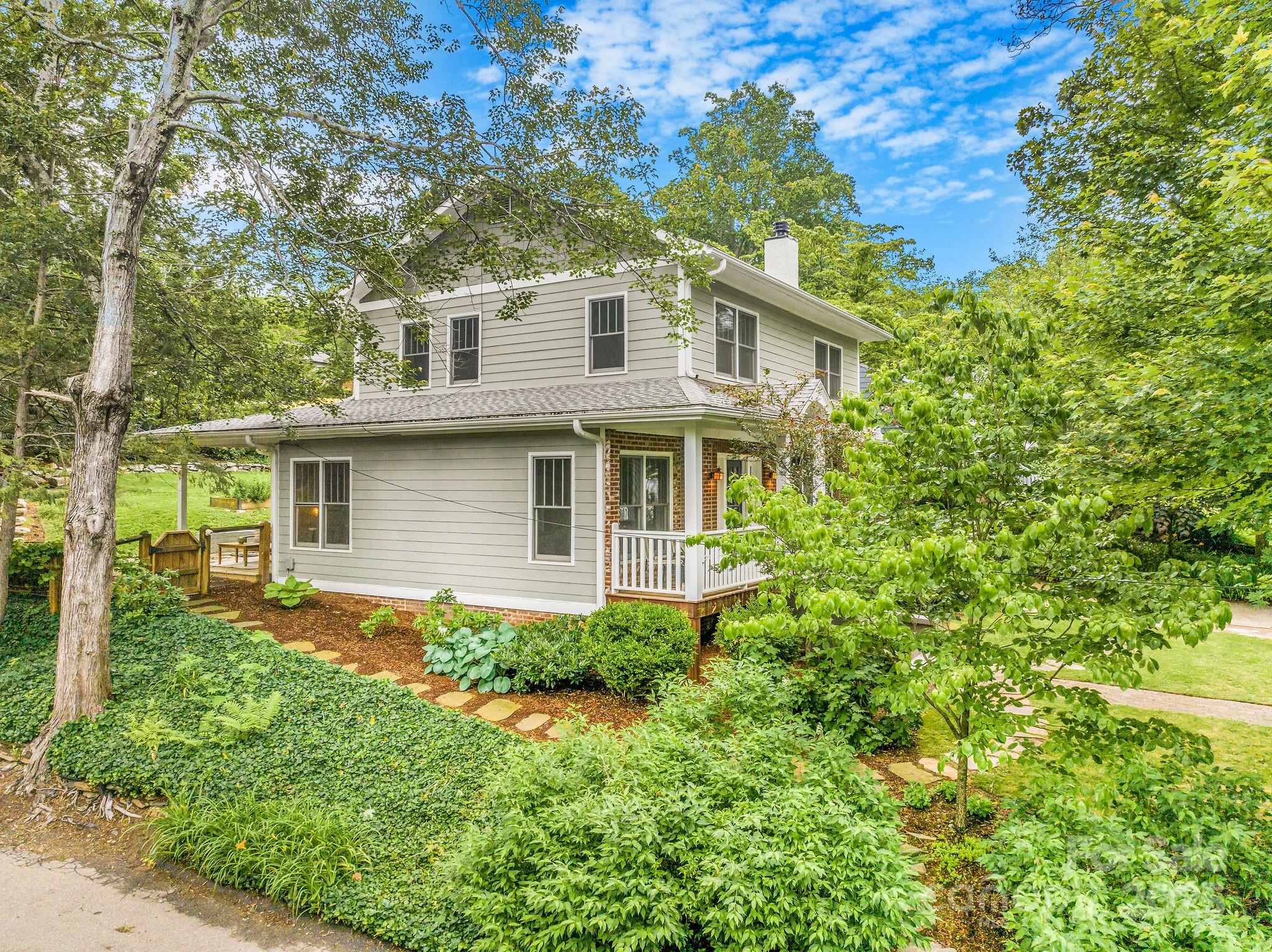 24 Warwick Road Asheville NC 28803