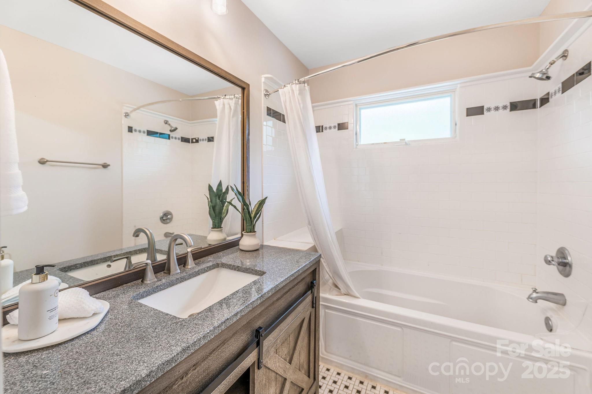 24 Warwick Road Asheville NC 28803