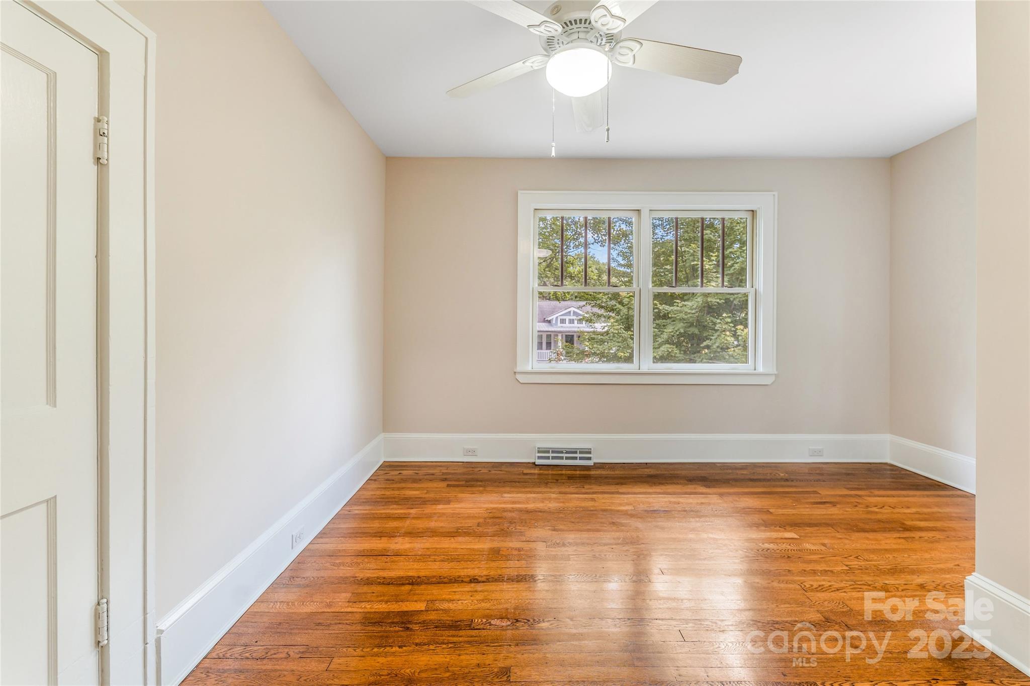 24 Warwick Road Asheville NC 28803