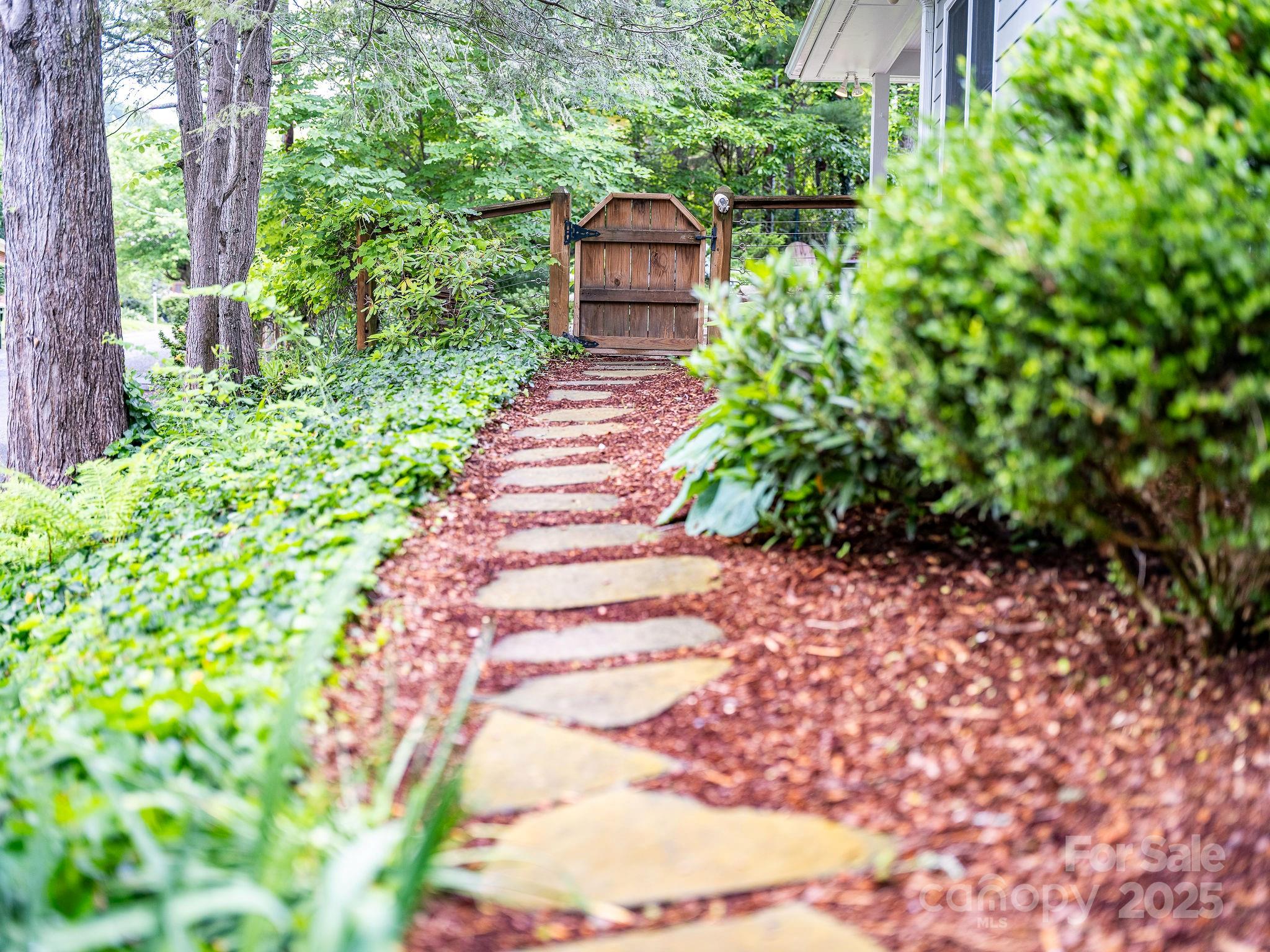 24 Warwick Road Asheville NC 28803